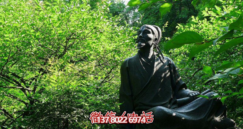 古代名人李白青銅雕塑，讓花園廣場坐擁舊韻