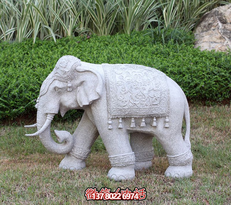 漫步公園，體驗石雕大象雕塑之旅