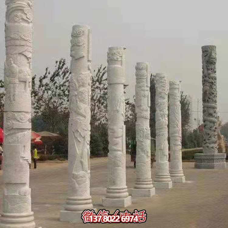 精致的大理石雕刻景觀裝飾，點(diǎn)綴廣場的文化主題