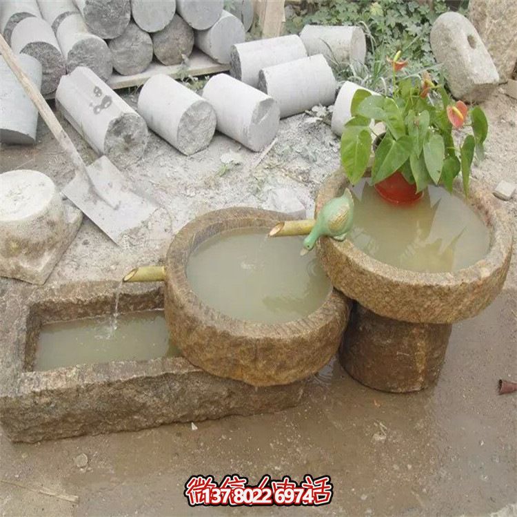 古老農(nóng)村石槽流水魚缸，傳統(tǒng)擺件裝飾景觀
