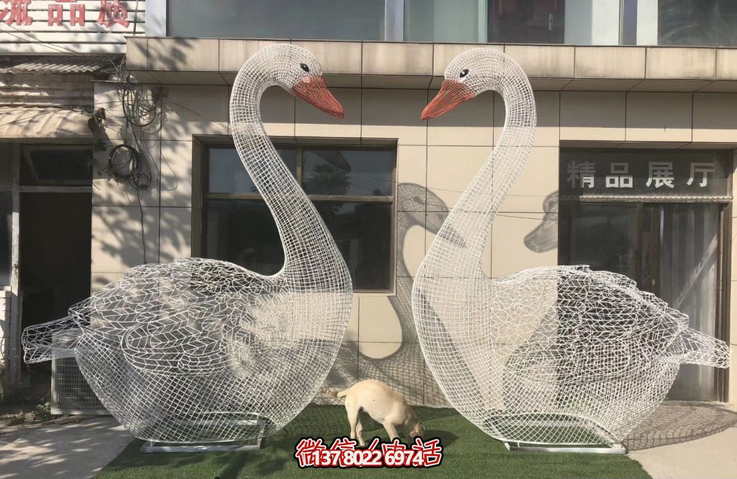 不銹鋼天鵝雕塑，給您的景區(qū)增添一抹優(yōu)雅氣息