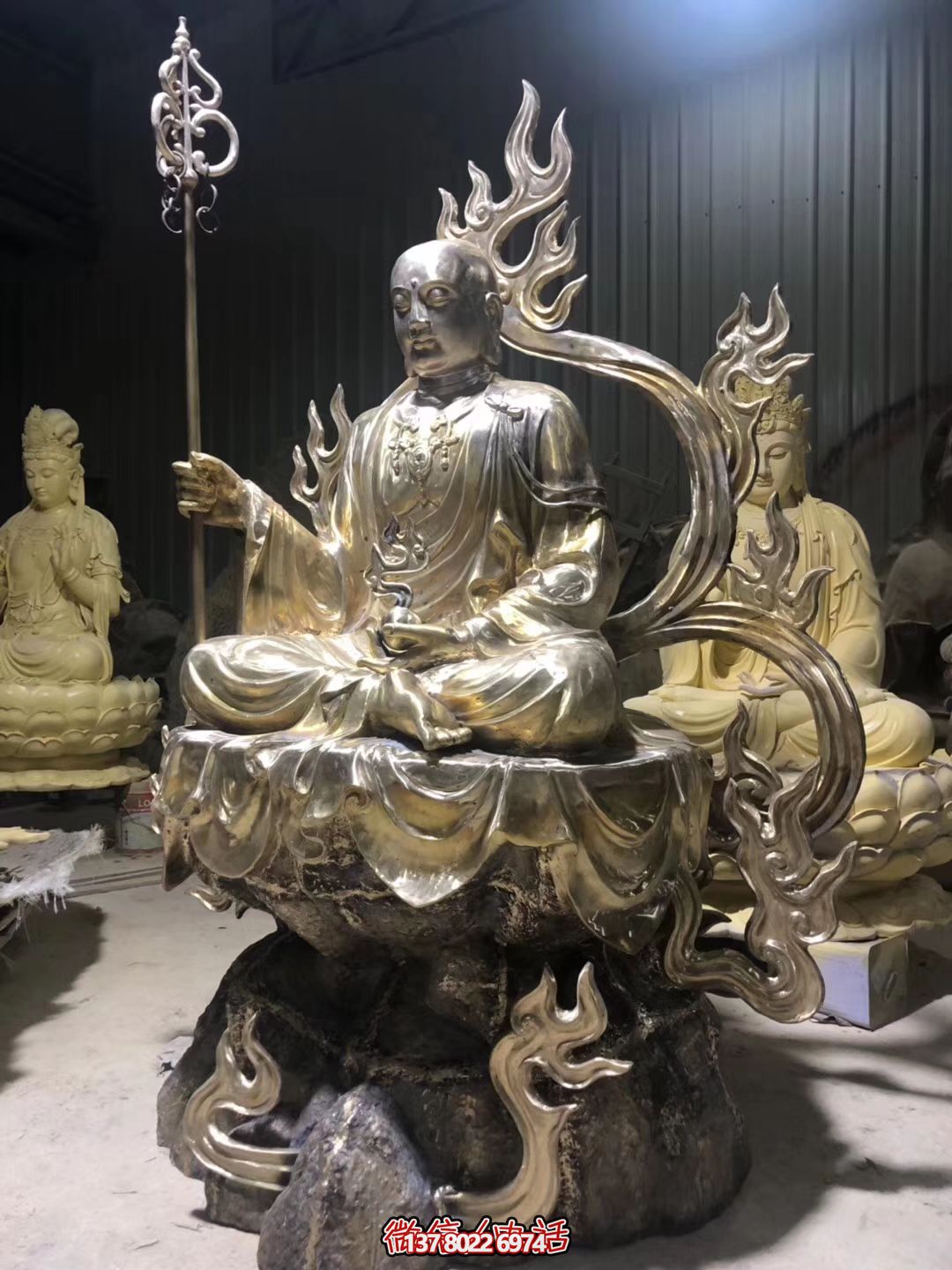 游覽地藏王大型寺廟景區(qū)，感受精美雕塑的神秘魅力