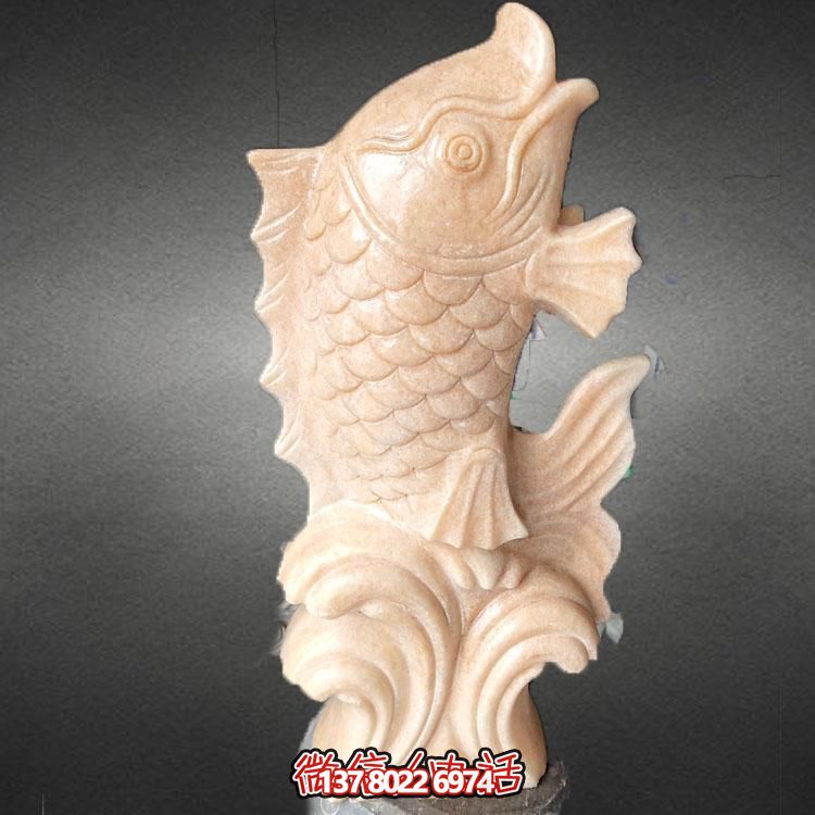 集大理石石雕、水景擺件、鯉魚(yú)雕塑于一體的精美藝術(shù)品
