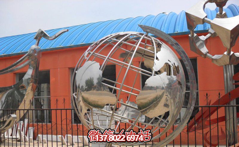 白鋼鏤空地球儀雕塑，為公園增添創(chuàng)意裝飾