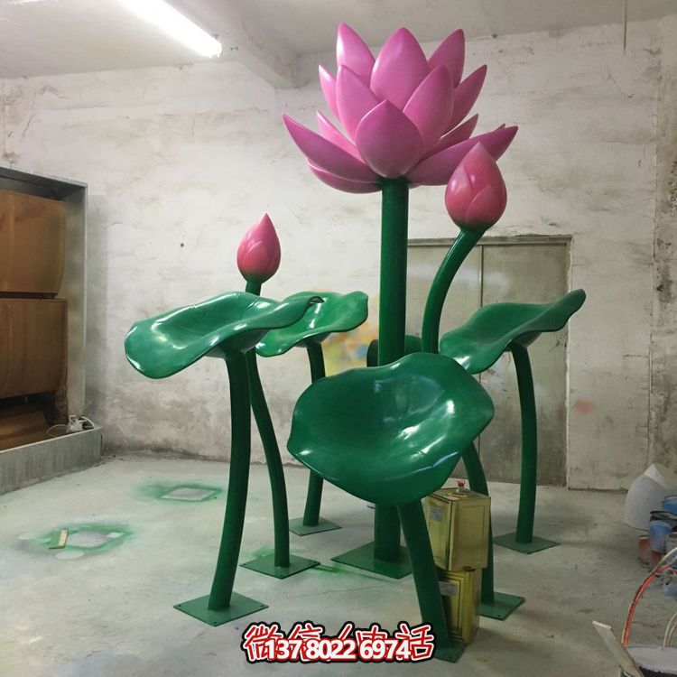 大型不銹鋼彩繪蓮花擺件，為游樂場(chǎng)、商場(chǎng)、戶外公園增色