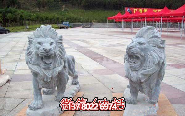 大型石雕獅子雕塑，給景區(qū)帶來濃厚的歷史氛圍