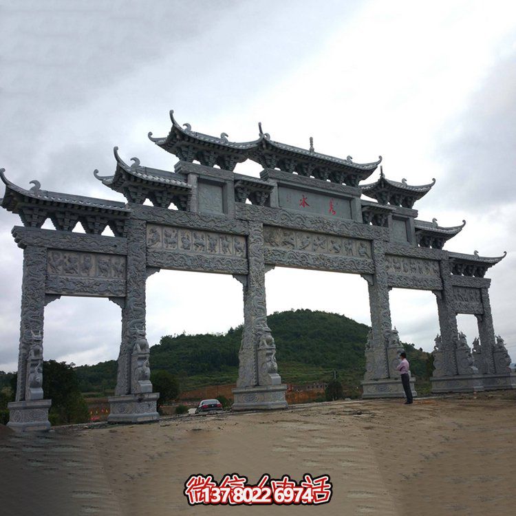 精美大型仿古青石雕刻門樓牌坊，為景區(qū)入口增添精彩