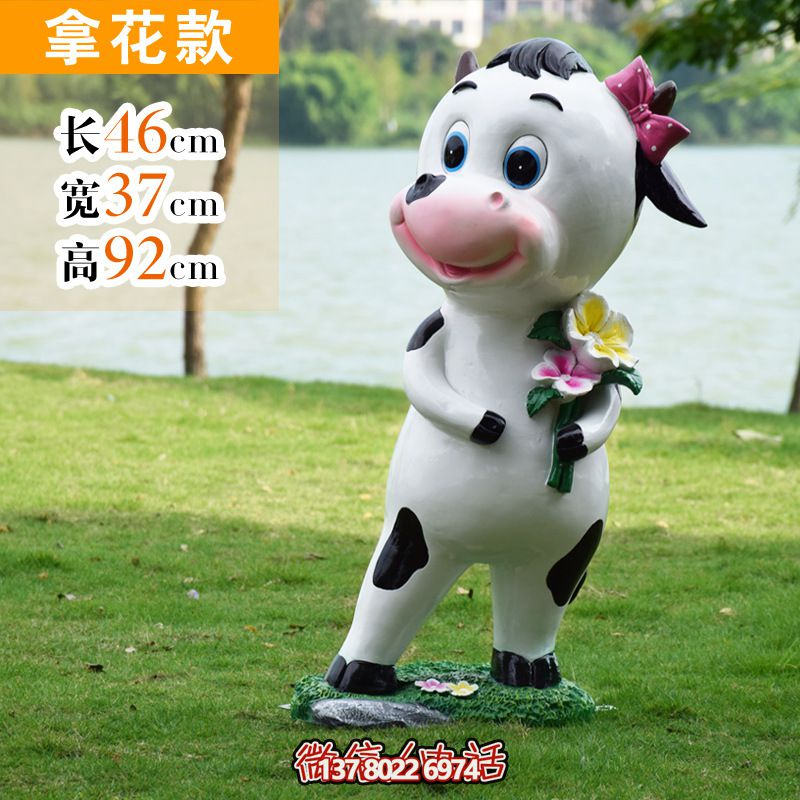 玻璃鋼牛雕塑，為景區(qū)增添點(diǎn)綴