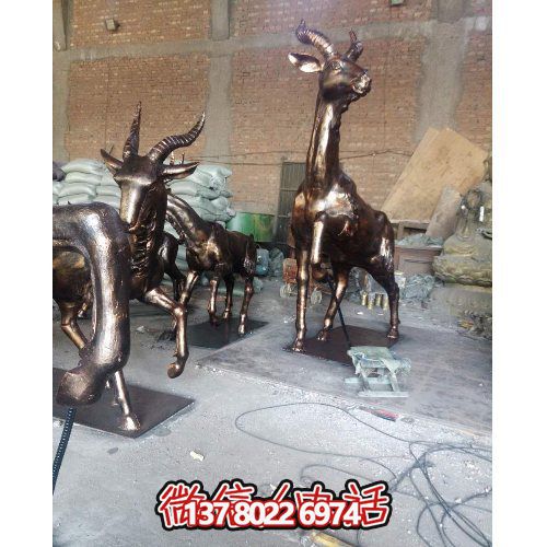 大型梅花鹿銅雕雕塑，裝點別墅小區(qū)