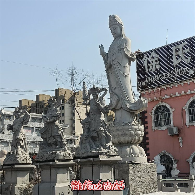 精美關(guān)公、佛像和石獅子雕刻，青石裝點(diǎn)美化廣場(chǎng)