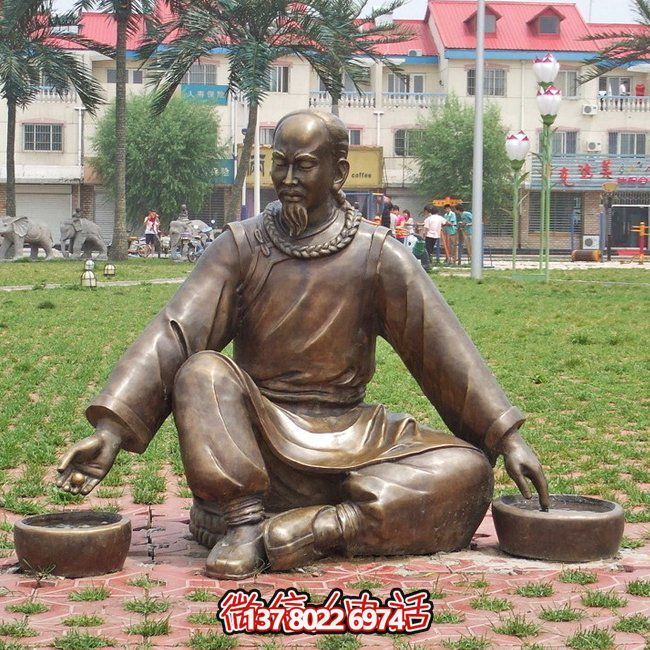仿銅人物玻璃鋼景觀綠化草坪，提升公園創(chuàng)意氛圍