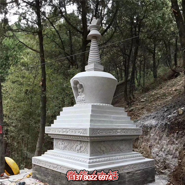古老漢白玉石雕舍利塔，紀(jì)念古代寺廟的傳統(tǒng)藝術(shù)