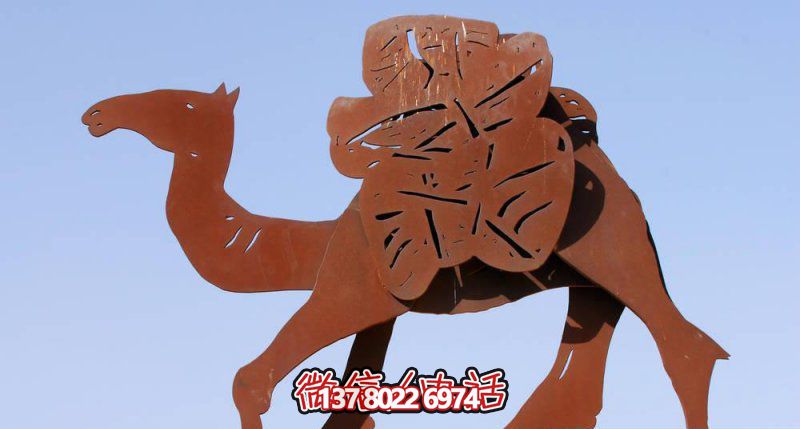不銹鋼駱駝剪紙雕塑，點(diǎn)綴街道邊行走
