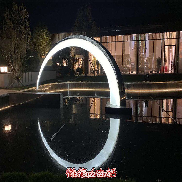 不銹鋼發(fā)光圓環(huán)雕塑，點亮戶外園林景觀