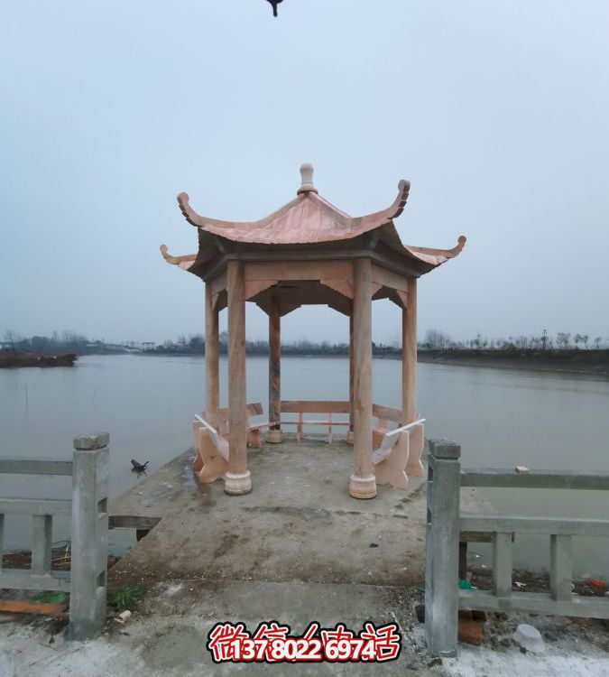 河邊大理石涼亭雕塑，欣賞晚霞紅