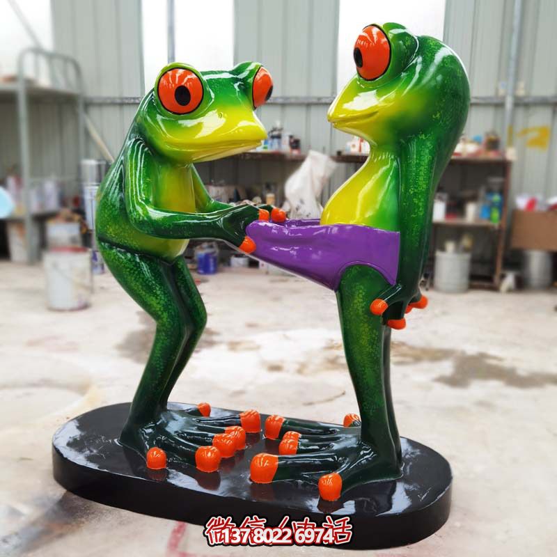 逗趣玻璃鋼青蛙雕塑，為景區(qū)增色不只