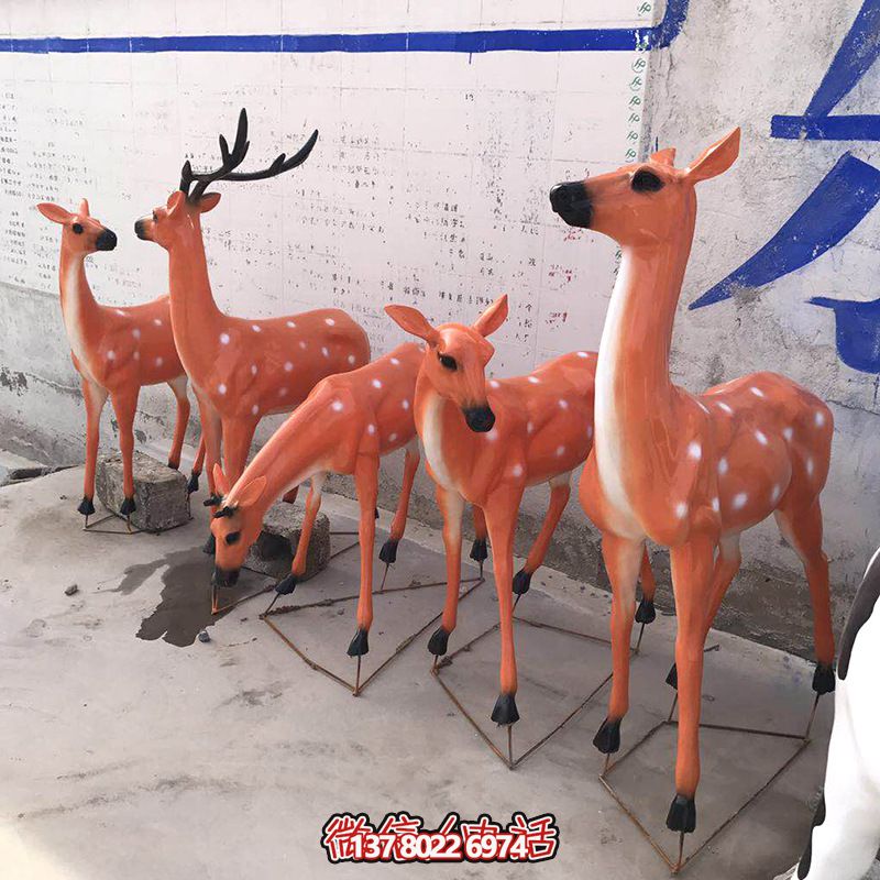 彩繪玻璃鋼雕塑鹿，靜謐優(yōu)雅完美綻放