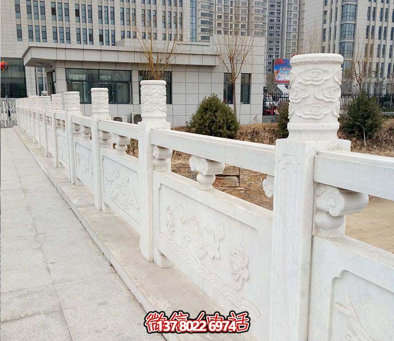 漢白玉鑲嵌欄桿扶手，點(diǎn)綴走廊裝飾，為城市花園添彩