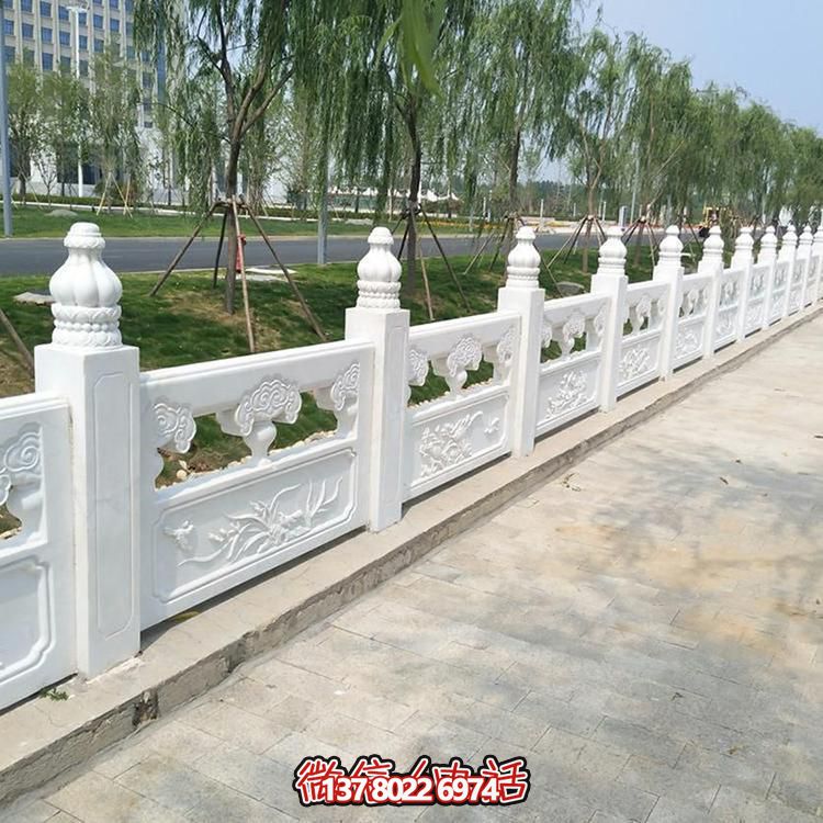經(jīng)典石雕精美欄桿，增添校園美麗