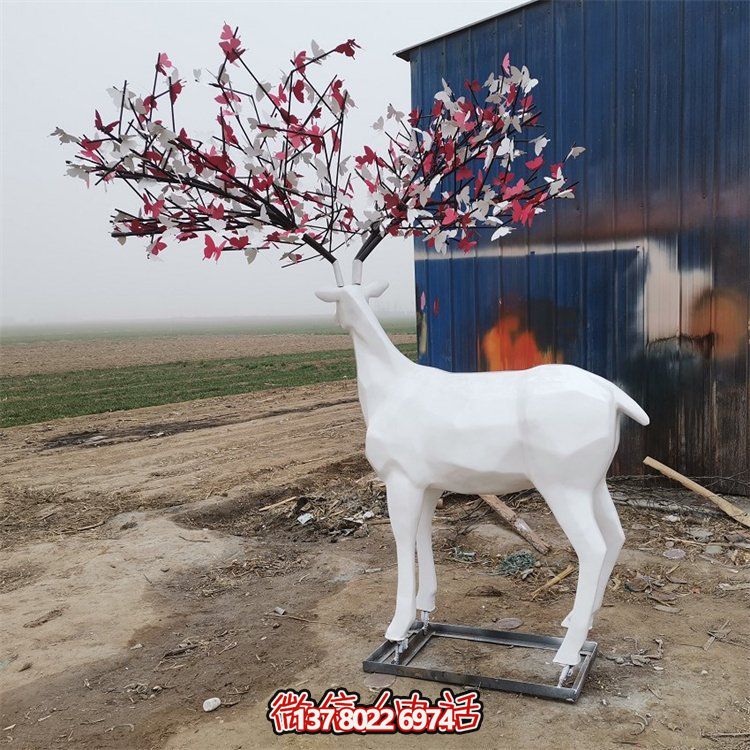玻璃鋼雕塑梅花鹿，為戶外園林景觀增添抽象美感