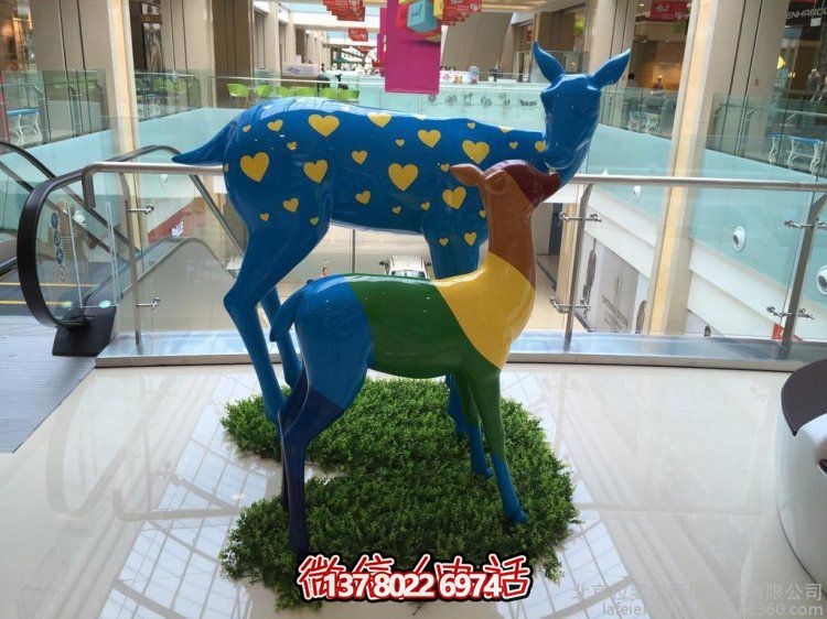 玻璃鋼手工彩繪小鹿擺件，為你的商場增添溫馨美感