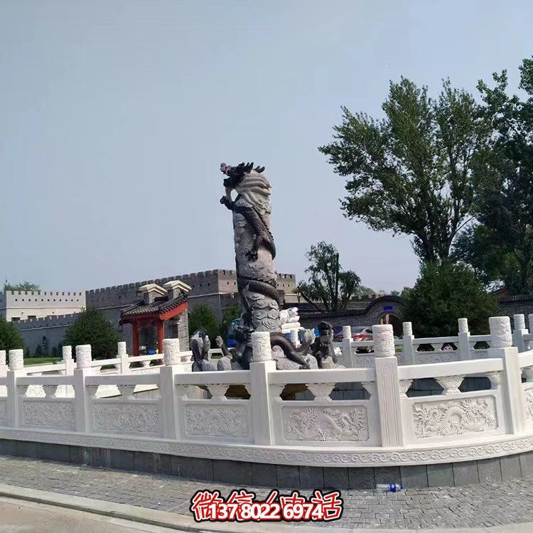 漢白玉石雕欄板，為景區(qū)水池提供防護(hù)及園林裝飾