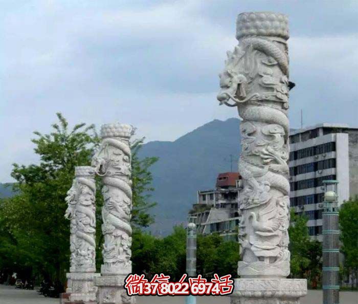 集大理石、石雕、龍柱于一體的大理景觀廣場