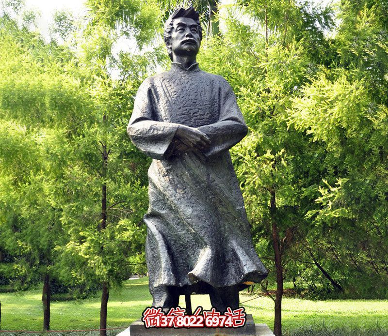 玻璃鋼魯迅人物雕塑，為公園景觀(guān)裝飾點(diǎn)綴