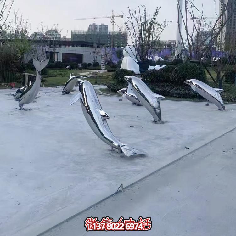 海豚不銹鋼雕塑，點綴小區(qū)樓盤綠化裝飾