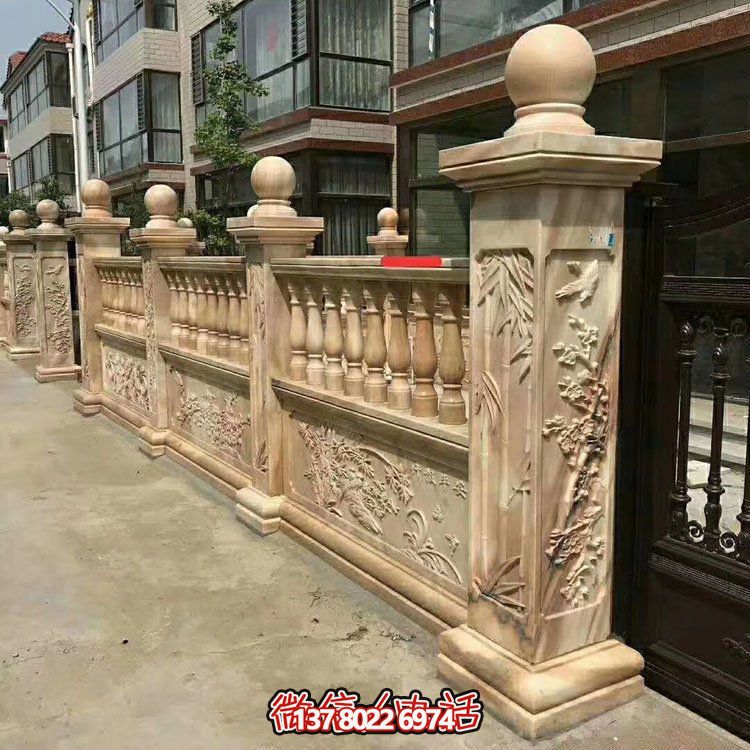 紅色浮雕圍墻欄板裝點(diǎn)別墅，守護(hù)晚霞之美