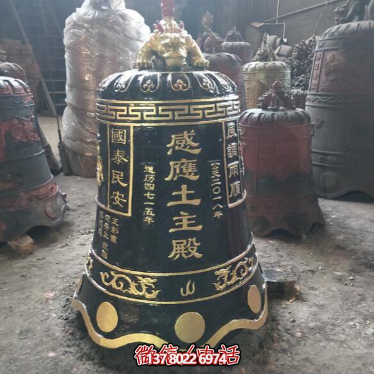 古典鑄銅大型掛鐘，為寺廟祠堂擺放