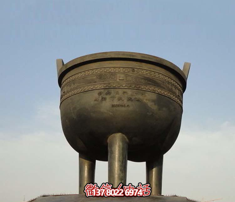 大型青銅圓形香爐，裝飾廣場景區(qū)