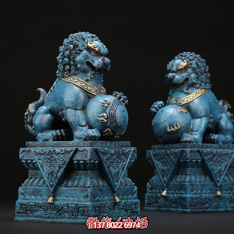 仿古青銅獅子雕塑，為景區(qū)創(chuàng)意增添古樸色彩