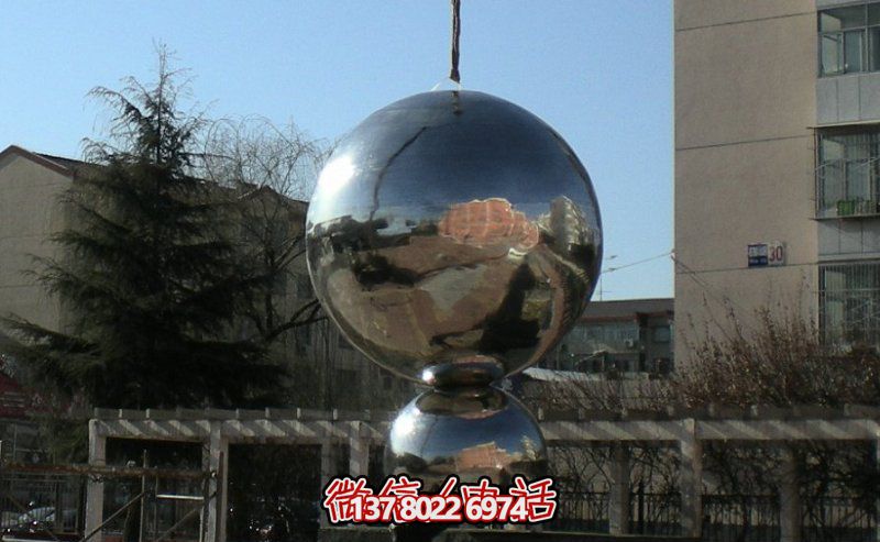 不銹鋼球體雕塑，鏡面反光，室外裝點美化