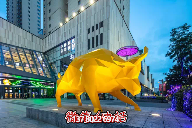 玻璃鋼彩繪雕塑讓你的廣場(chǎng)現(xiàn)象級(jí)創(chuàng)意牛！