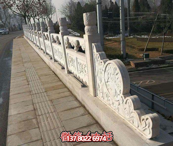 現(xiàn)代城市綠化防護(hù)欄桿，融入自然元素的花崗巖石雕