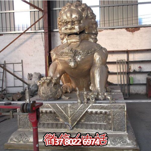 仿古銅噴金獅子雕塑，玻璃鋼大型戶外裝飾