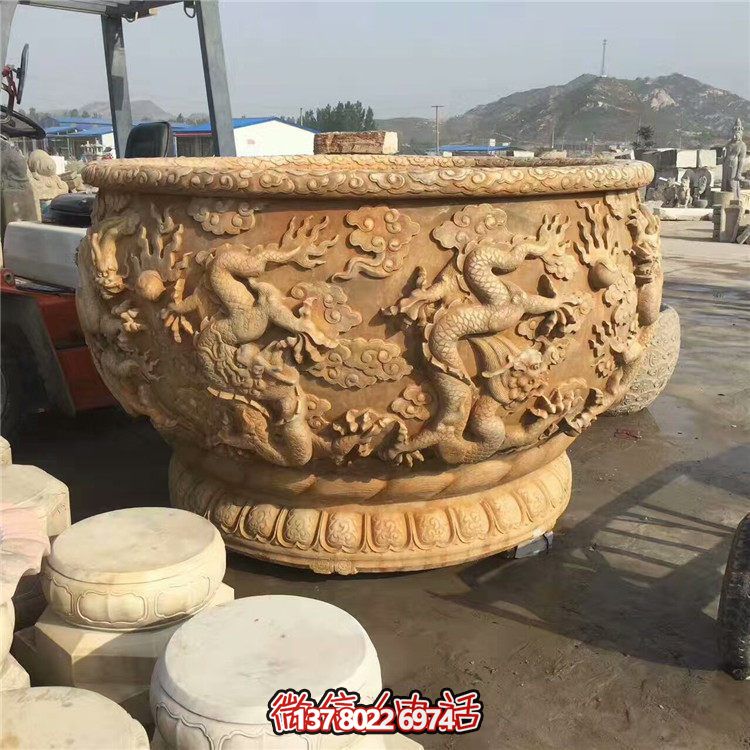 傳統(tǒng)水缸，絢麗多彩的雙龍戲紋