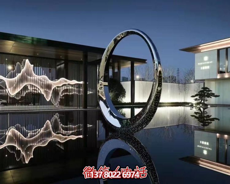 不銹鋼圓環(huán)雕塑，點綴園林別墅水池
