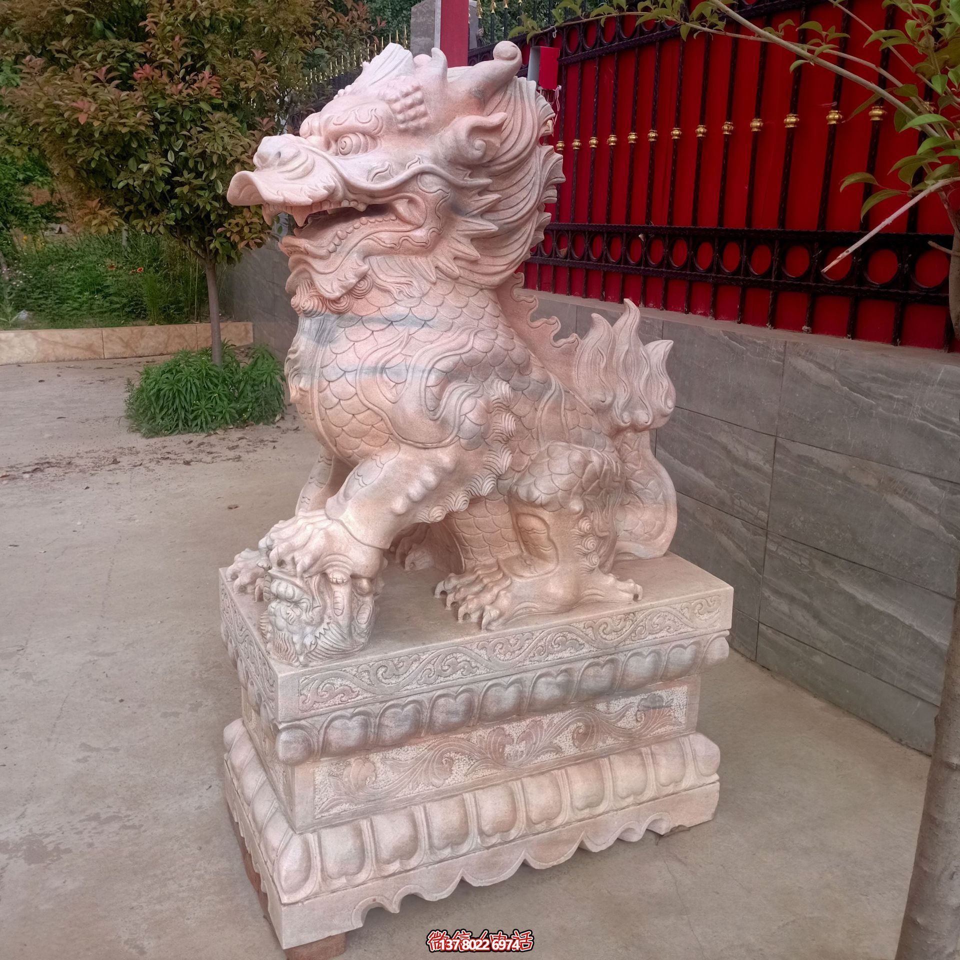 大型仿真麒麟雕塑，增添寺廟園林景觀紅晚霞之美