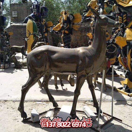 精美雕塑鹿，點(diǎn)綴園林景觀，增添藝術(shù)氣息