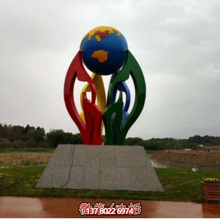 大型不銹鋼彩繪噴漆雕塑，為景區(qū)景觀廣場增色