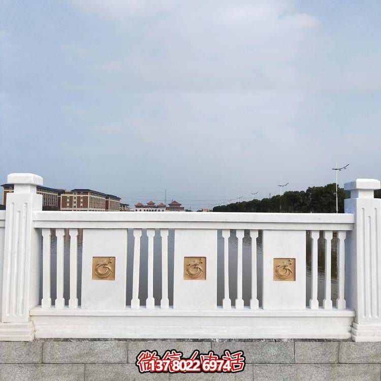 “羅馬柱式漢白玉歐式欄桿，為河道邊裝飾和防護(hù)”