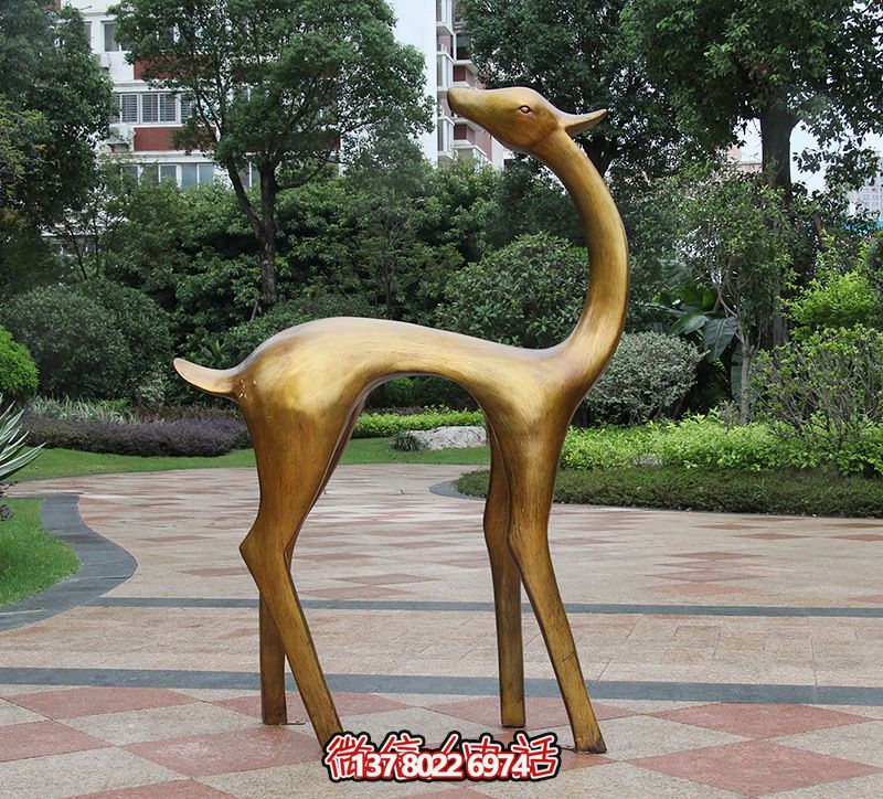 “不銹鋼梅花鹿雕塑，為公園增添藝術(shù)氣息”