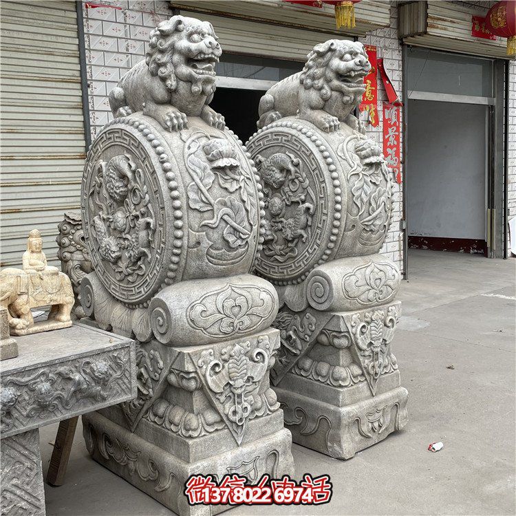 大個(gè)的石雕門墩抱鼓石，漢白玉仿古門墩